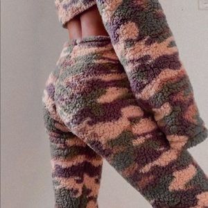 Fur Stretch Pants in Army